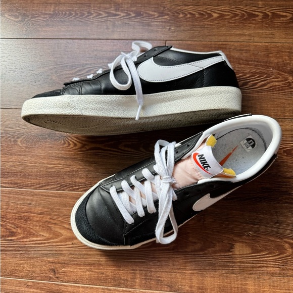 Nike Blazer Low top classic Black and White Sneakers - Picture 4 of 8